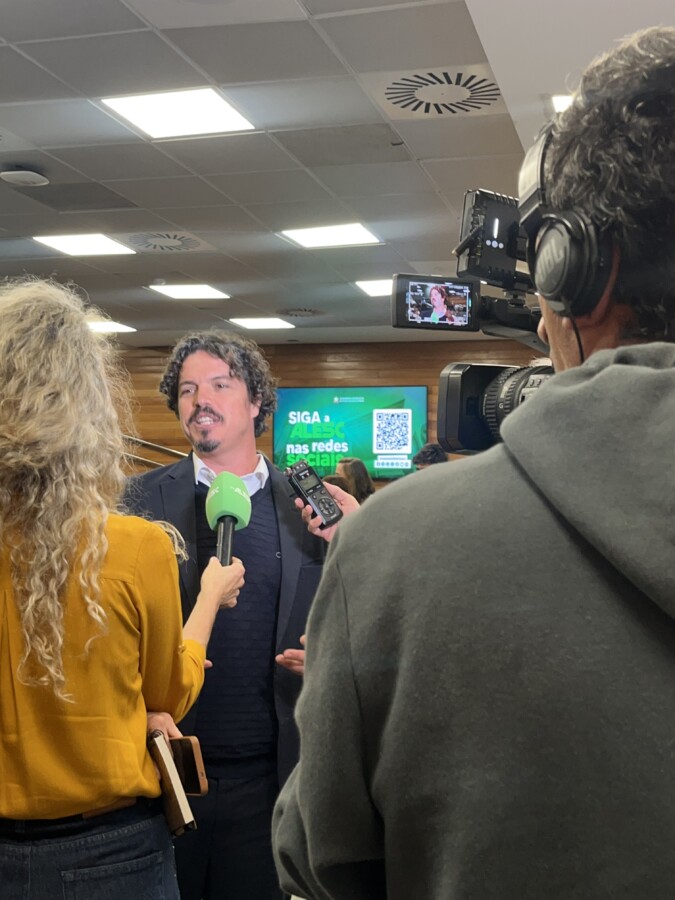Parlamentar durante pronunciamento na Assembleia Legislativa