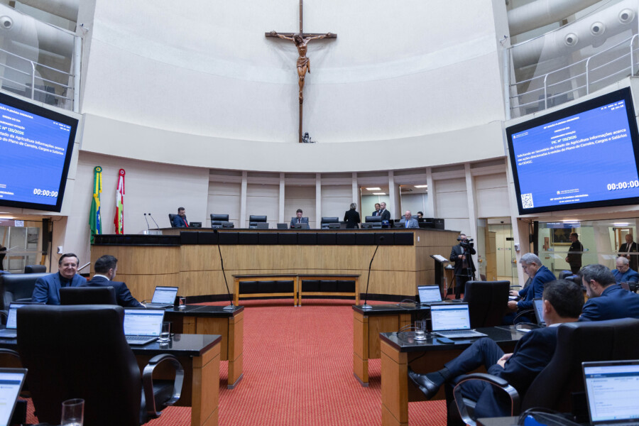 Deputados abordam segurança pública, saúde, educação e infraestrutura na tribuna da Alesc