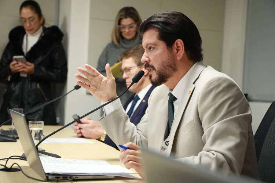 Deputado Alex Brasil.