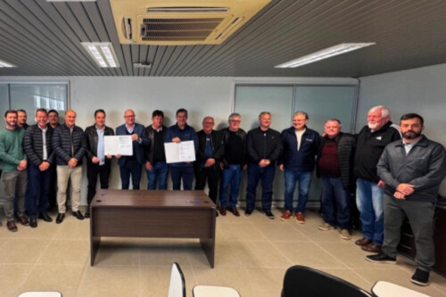 Minotto prestigia assinatura de contrato para nova subestação da Coopera em Criciúma
