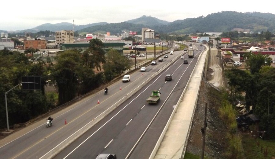 Dr. Vicente destaca união de lideranças e celebra entrega do Viaduto do Mannes, último gargalo da duplicação entre Jaraguá e Guaramirim