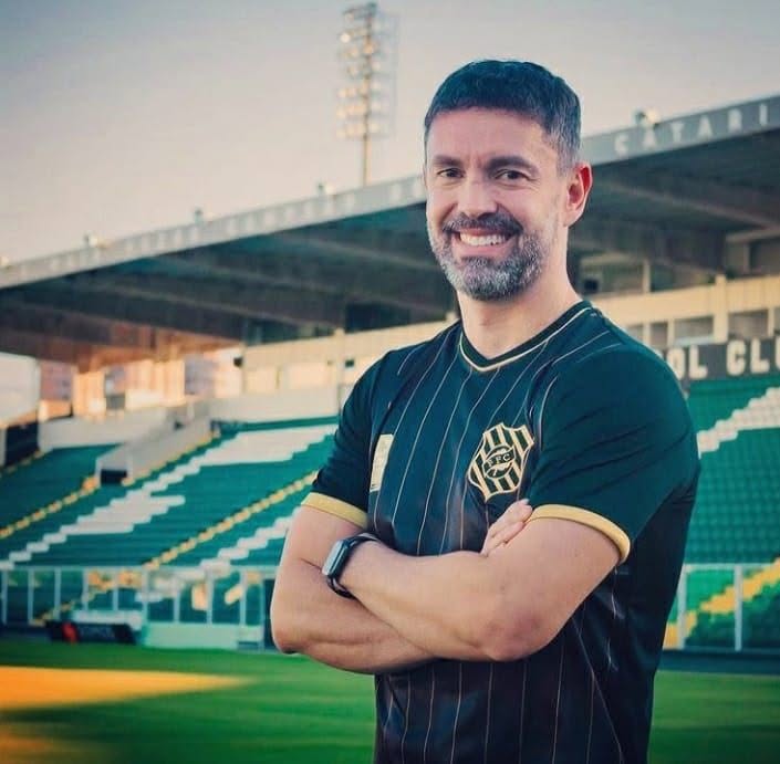Ex-jogador Fernandes, ídolo do Figueirense