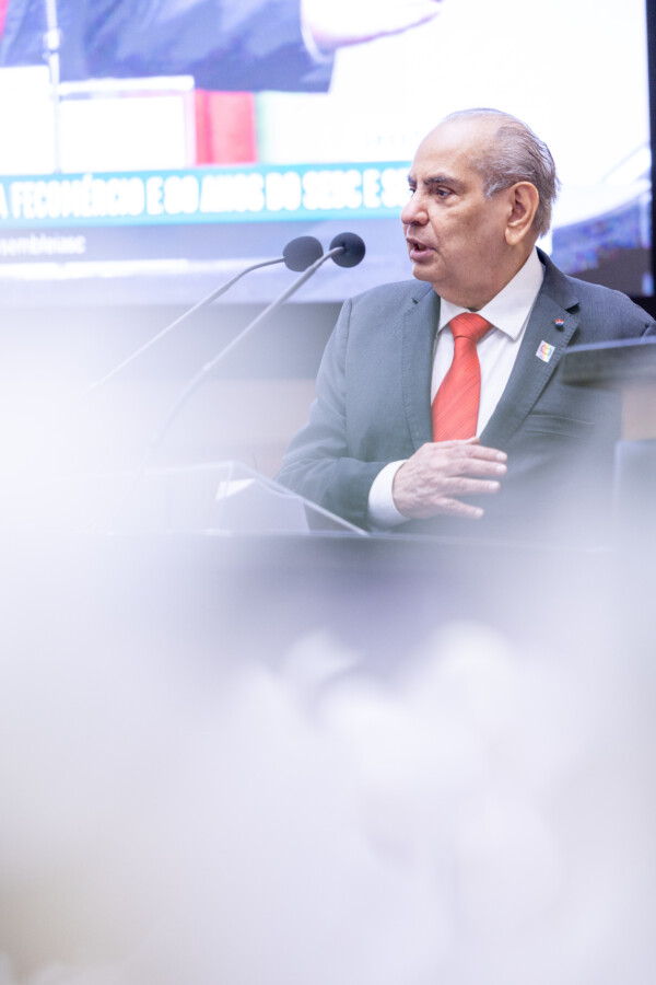 Tadros durante solenidade na Assembleia Legislativa de Santa Catarina