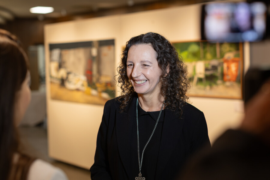 A artista Marta Facco, autora da exposição Obsolescência, aberta nesta quinta-feira (20) na Alesc