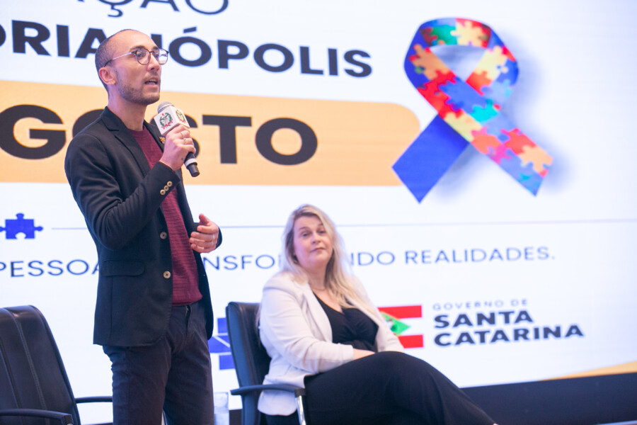 Seminário debate linha de cuidado para pessoas com deficiência intelectual e autismo em SC