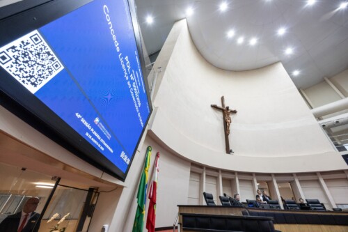 Plenário da Alesc aprova licença do governador do Estado