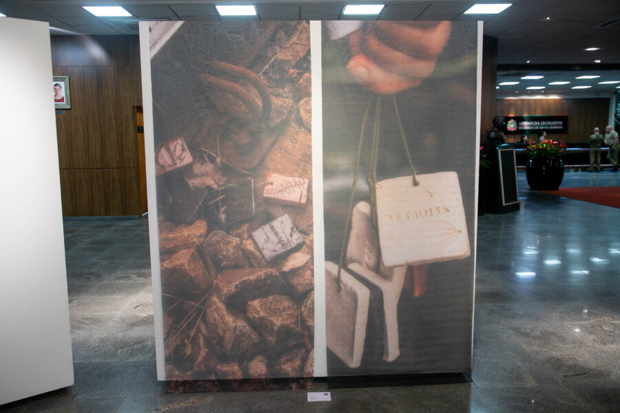 Registro da exposição Ruínas: Fragmentos Poéticos