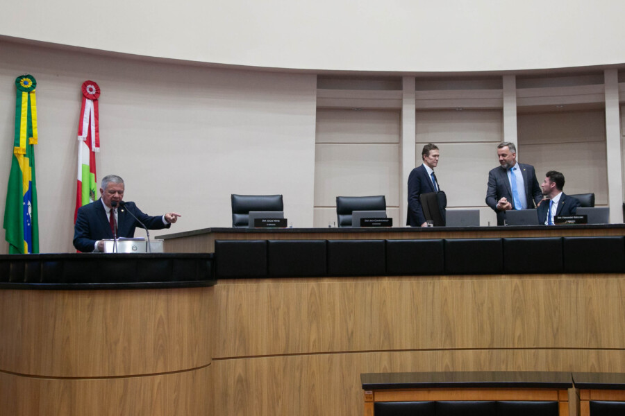 Infraestrutura, educação e segurança foram temas de pronunciamentos na sessão plenária