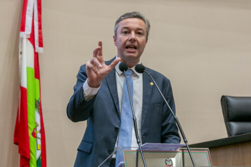 Ampliação de incentivos a micro e pequenos empresários tem destaque em plenário