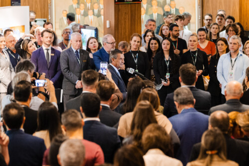 Alesc homenageia servidores públicos com reconhecimento e agradecimento